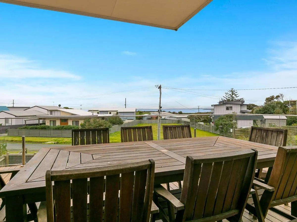 Swan Bay Views Holiday home *