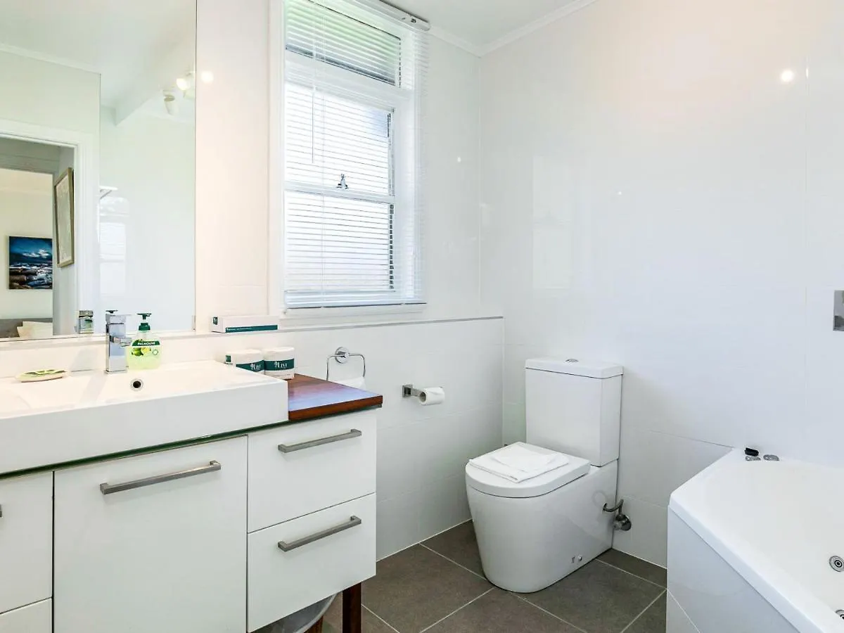 The At 222 Holiday home Cowes