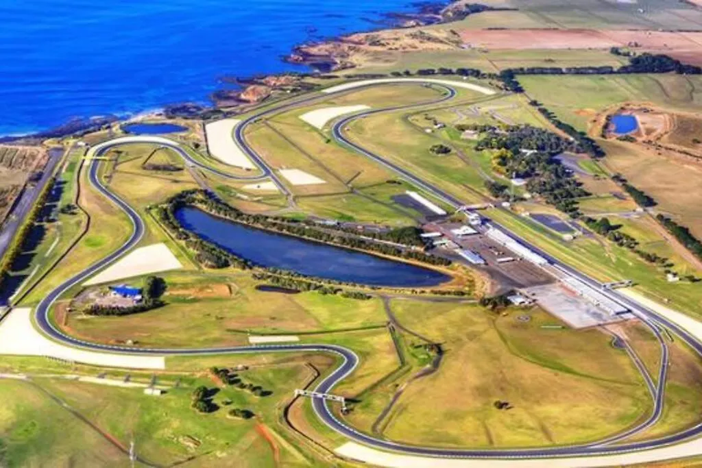 Holiday home 3-bedroom 4km To Grand Prix Track