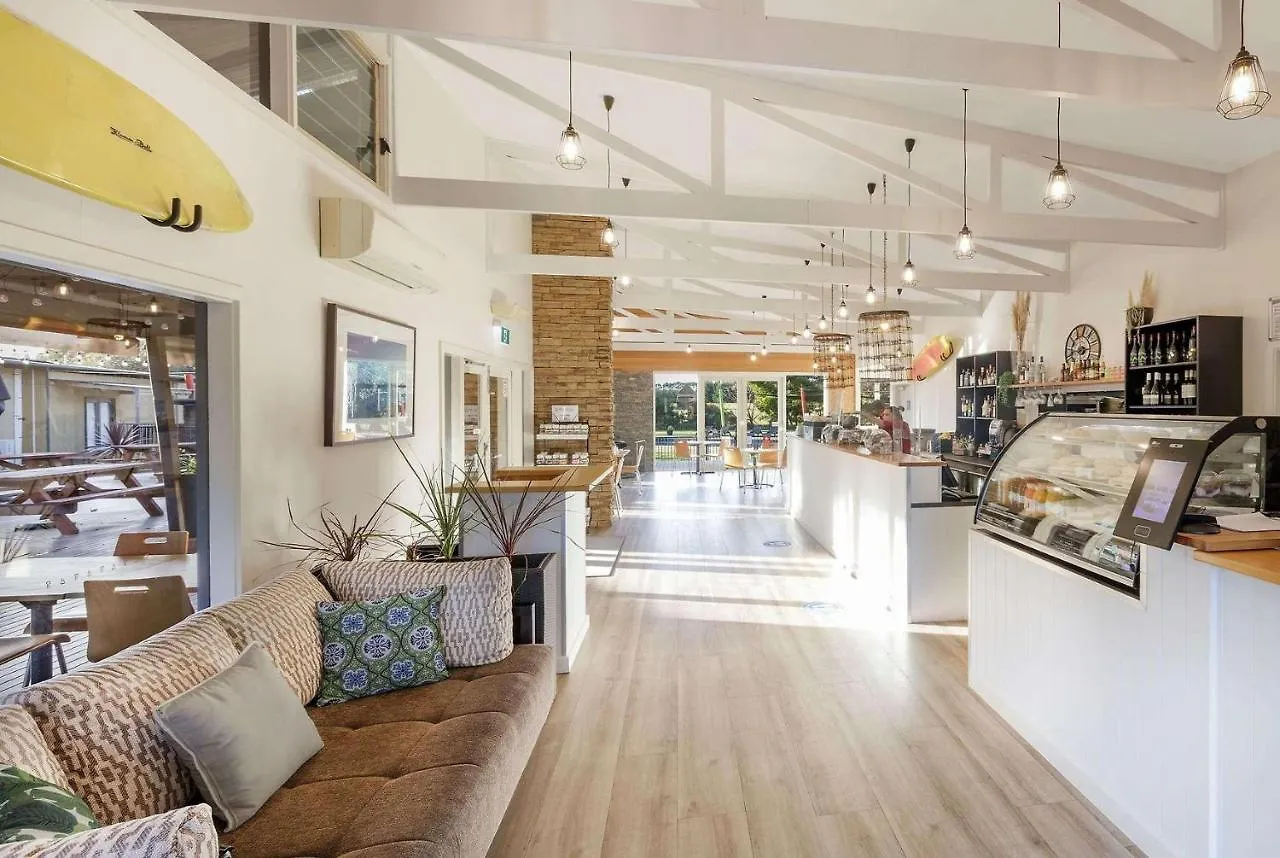 Isla Villa, Cowes, Phillip Island. * Cowes