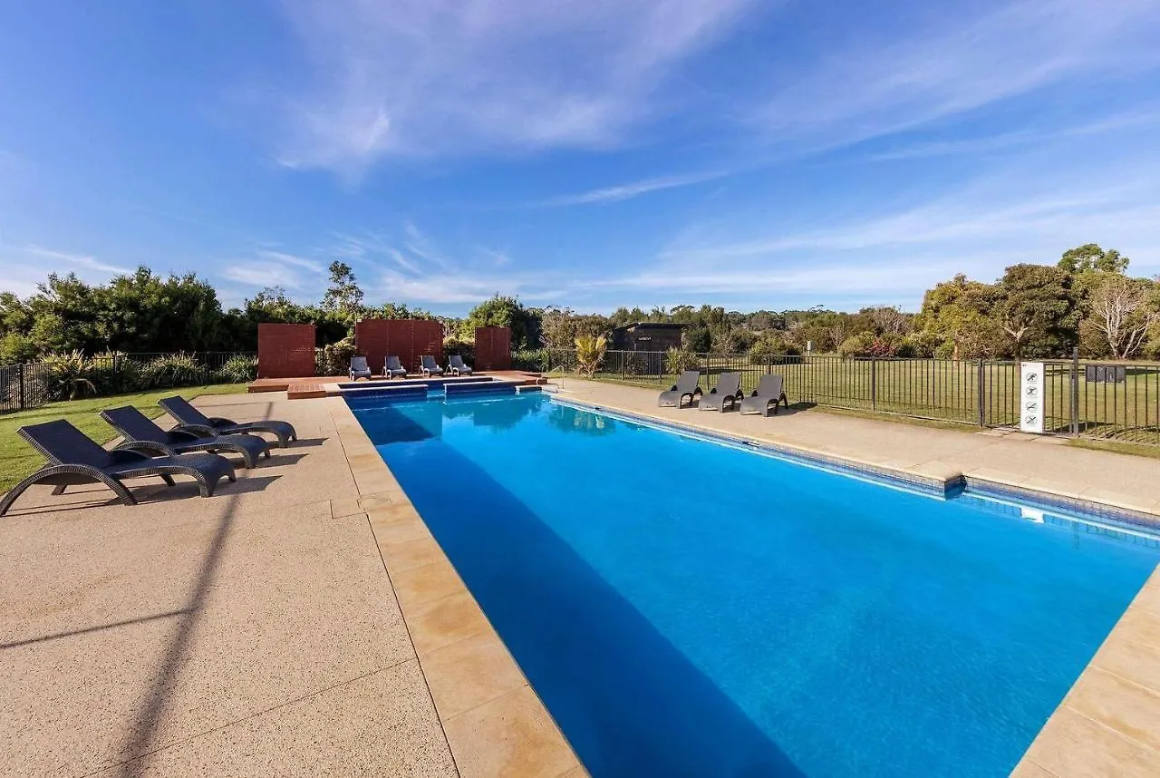 Isla Villa, Cowes, Phillip Island. * Cowes