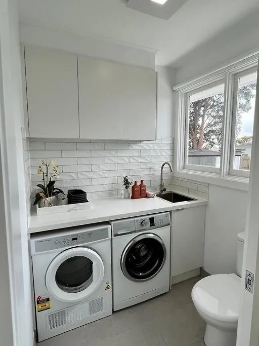 Pet Friendly, Family Close To Town Holiday home *