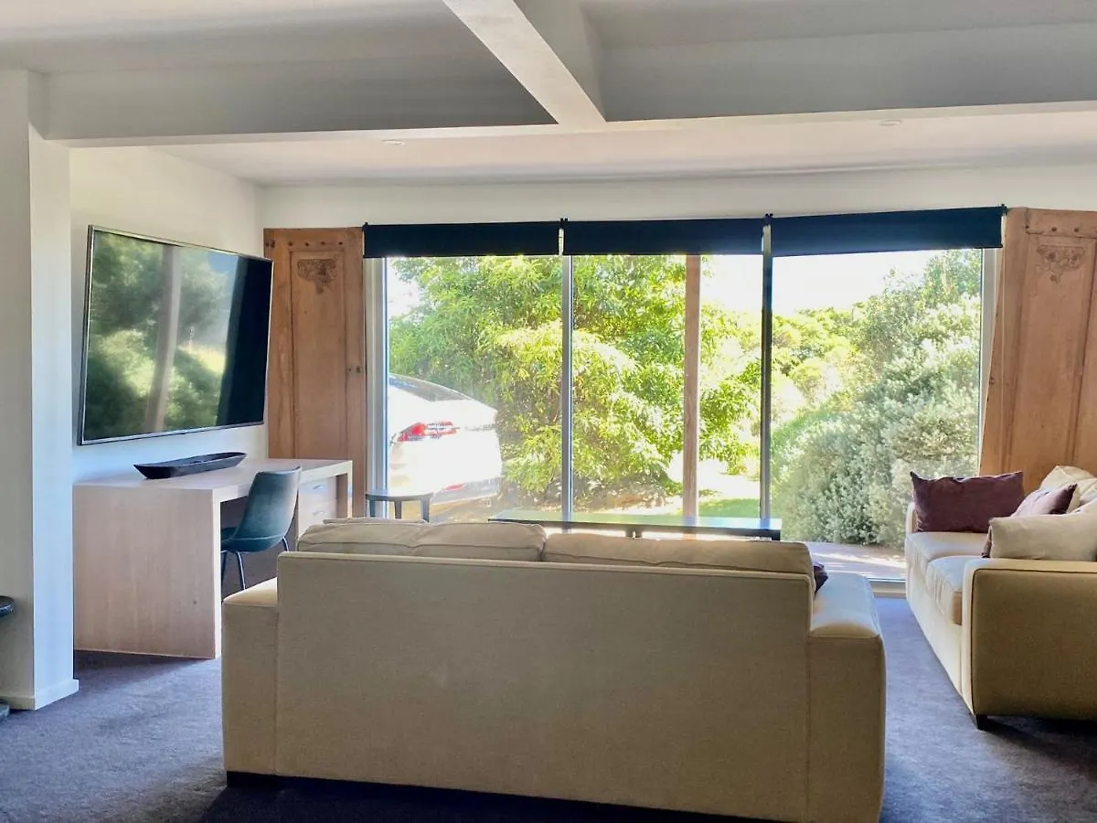 9 Harris Road * Ventnor