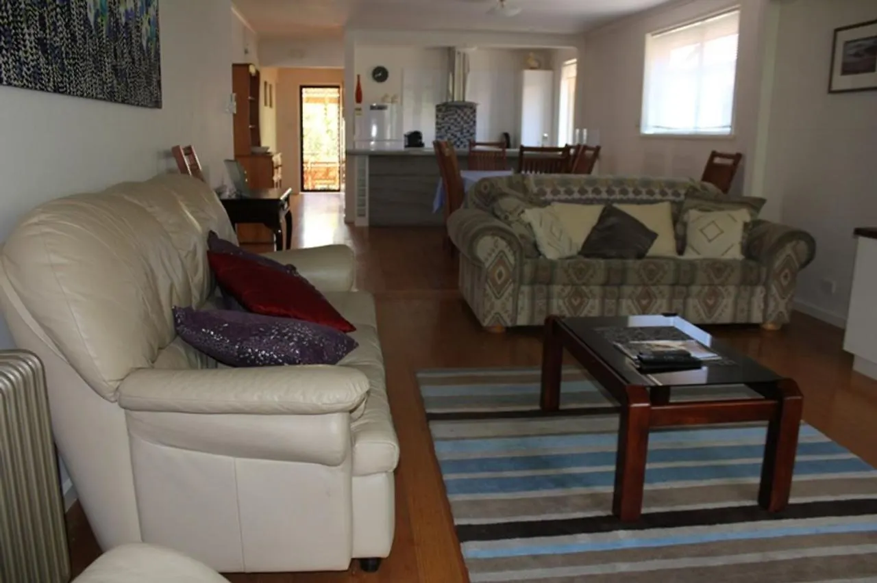 4 Roydon Road Holiday home *