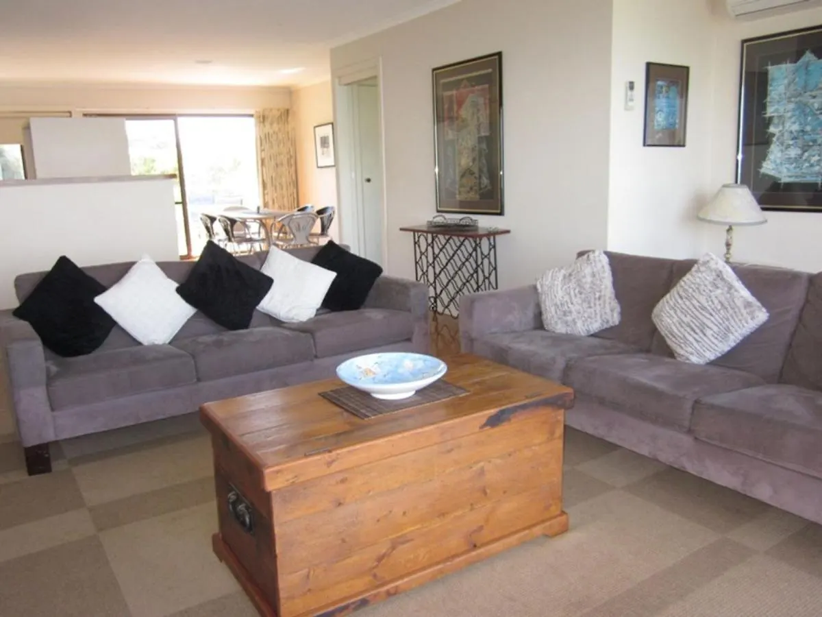 41 Waikiki Crescent *
