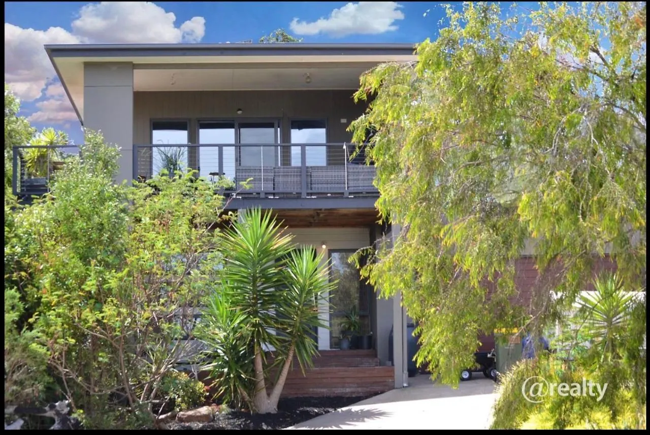 Holiday home Coastal Tones *