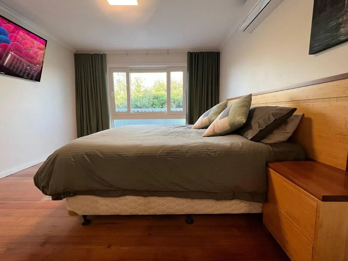 Waverly House By Ready Set Stay- Byo Linen & Towels *