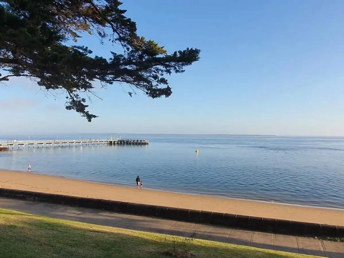 The Summerhouse - Beachfront & Wifi Holiday home Cowes