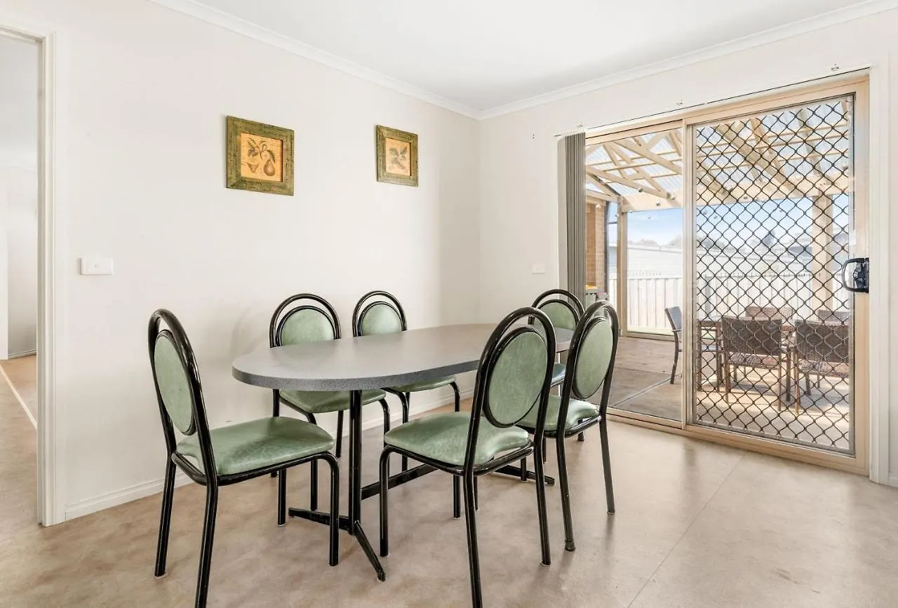 9 Kingfisher Way, * Cowes