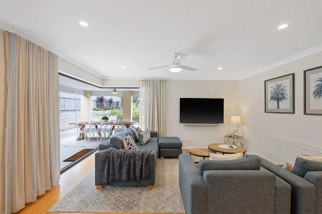 That House By Ready Set Holiday home Cowes