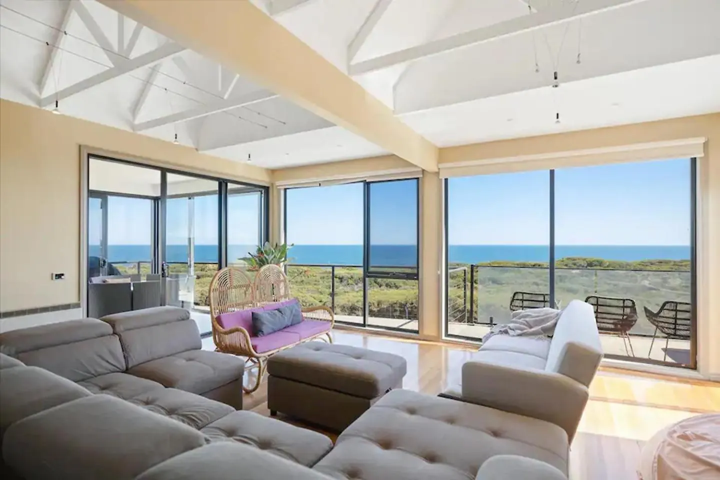 Amazing Views By Ready Set Holiday home *