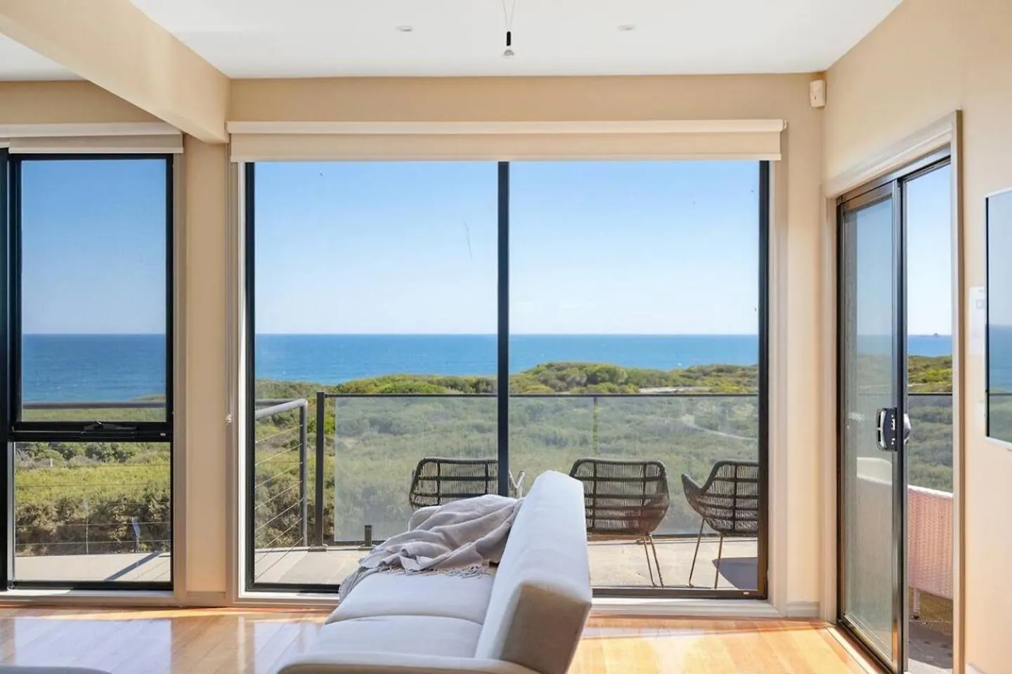 Amazing Views By Ready Set Holiday home Surf Beach