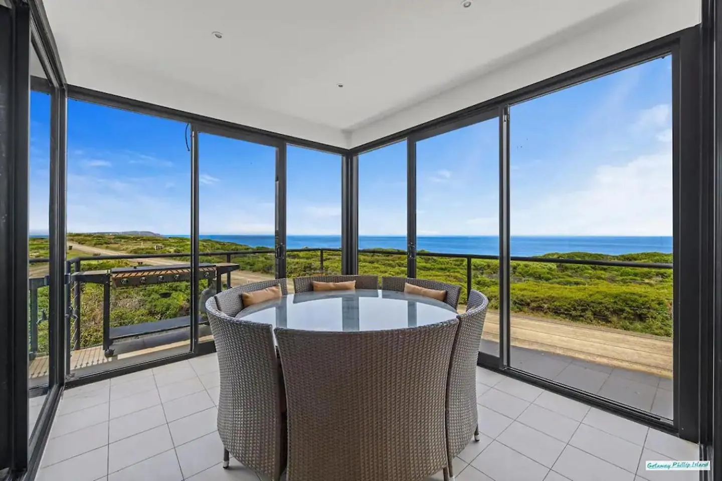 Amazing Views By Ready Set Holiday home *