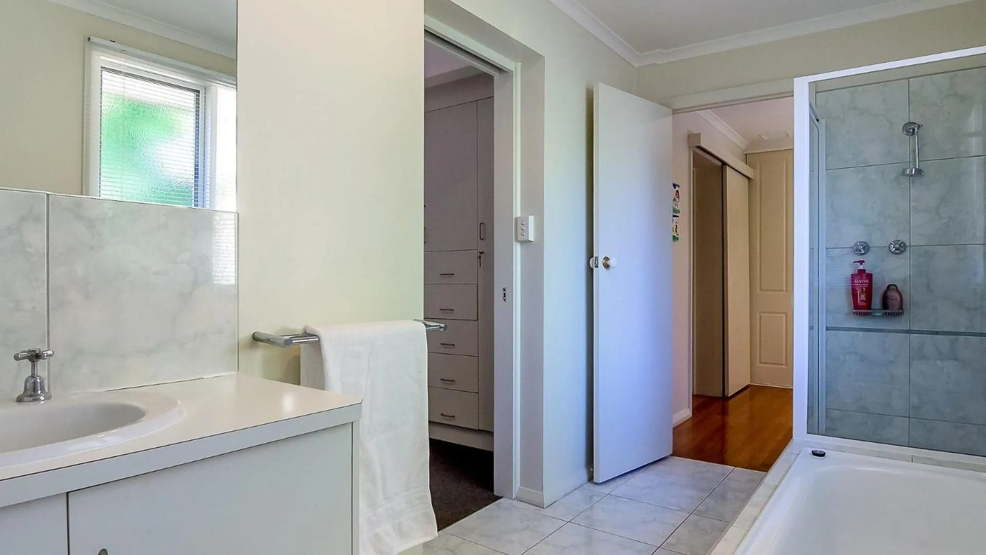 10 Broadwater Crt, Holiday home *