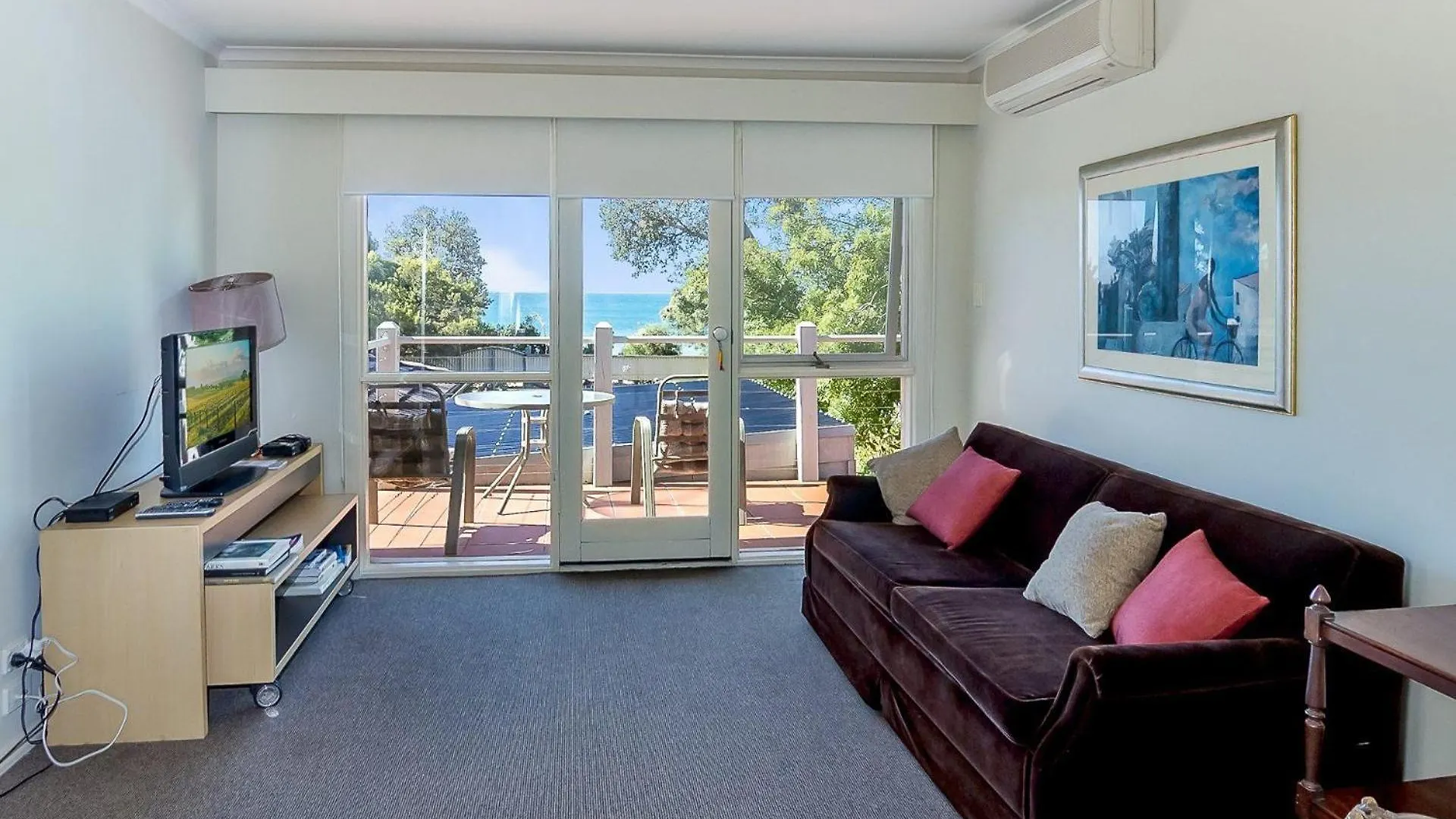 10 Broadwater Crt, Holiday home *