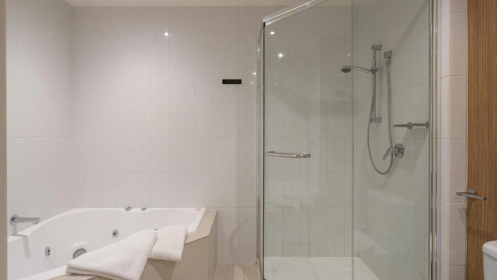 Ocean View Penthouse By Ready Set Apartment Cowes