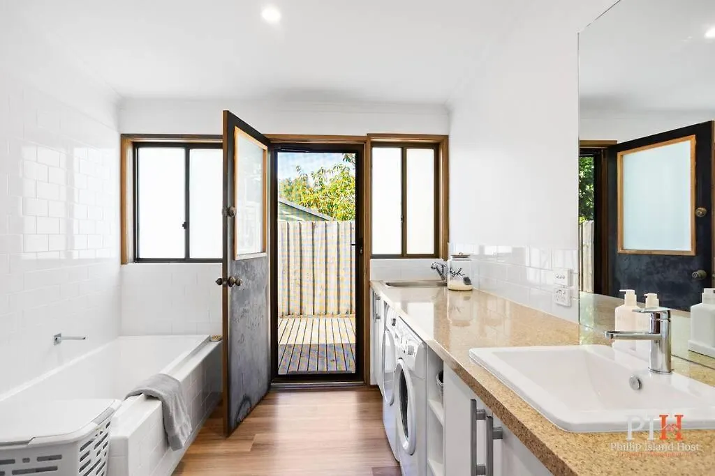 Private Gate To Sleeps 10 * Cowes