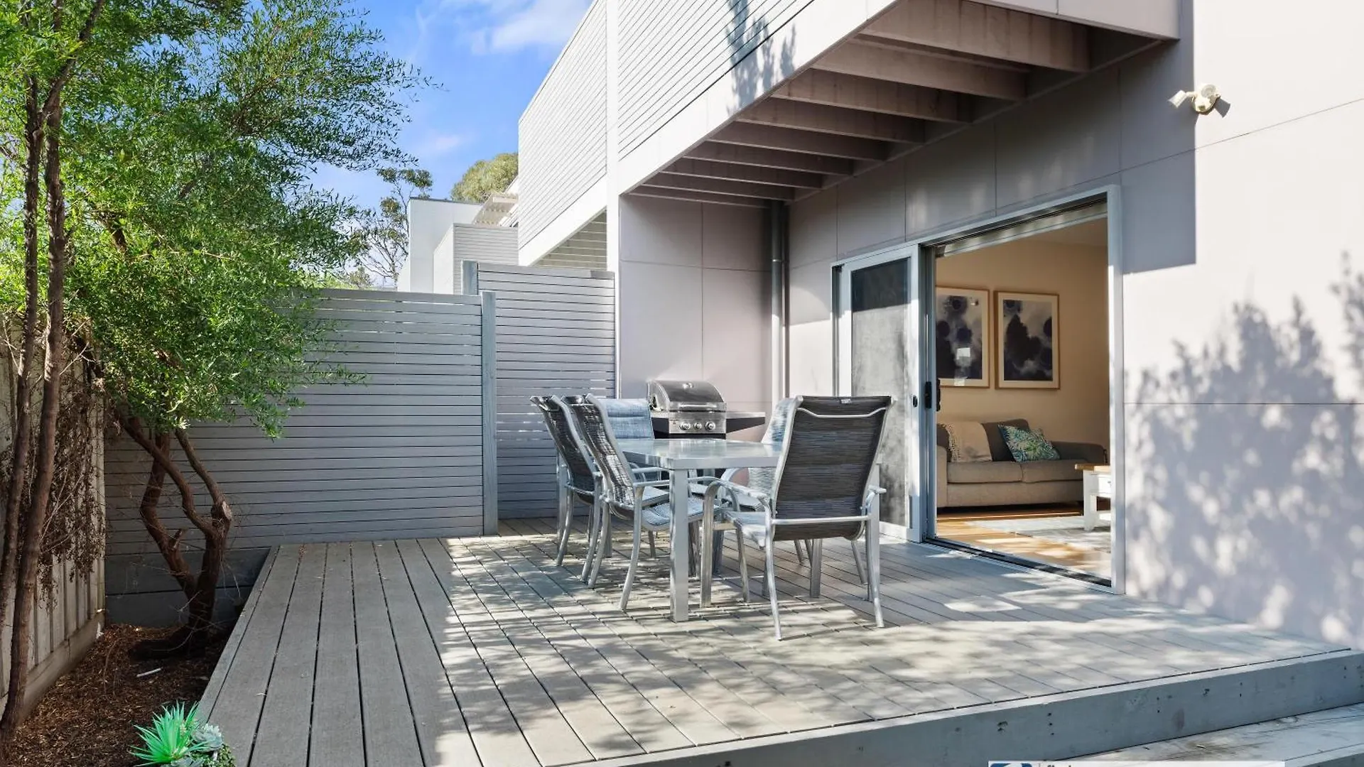 5-6 Broughton Ave, Holiday home