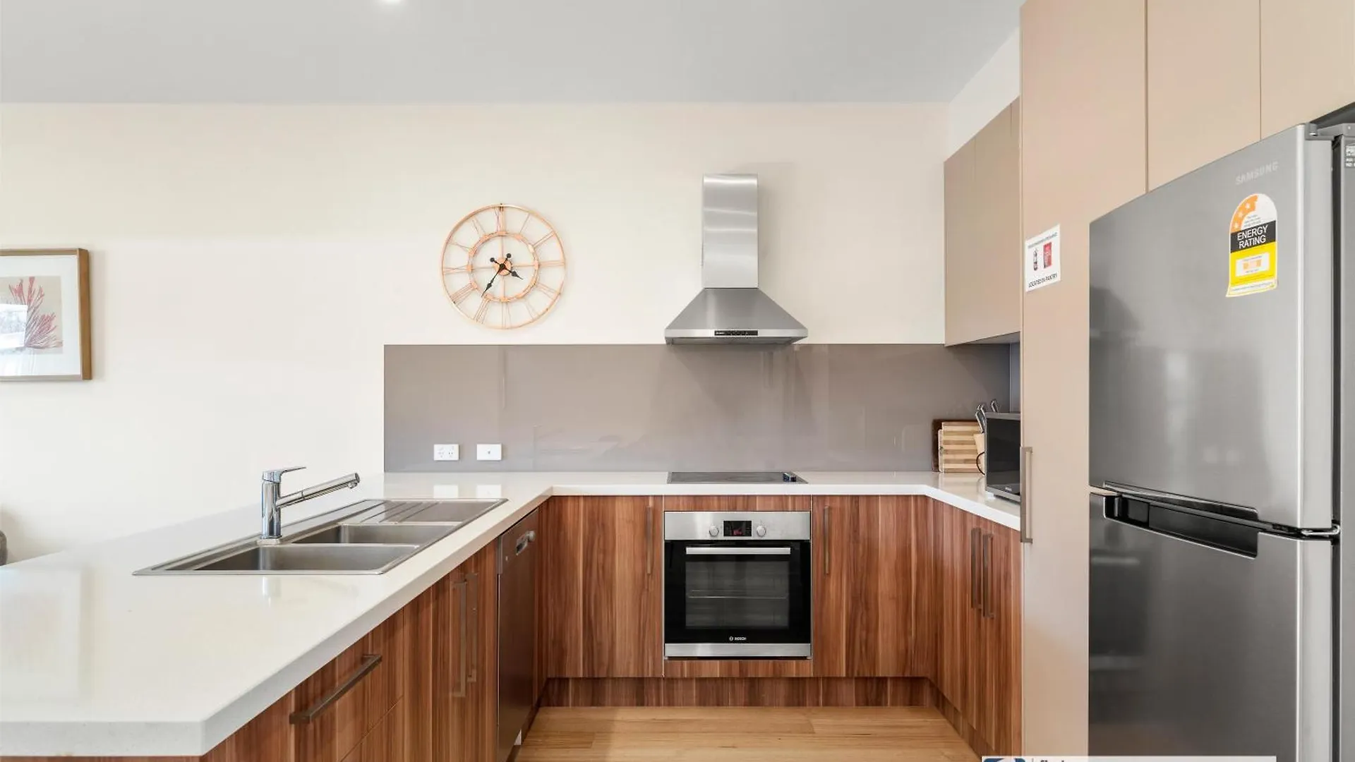 3-6 Broughton Ave, Holiday home *