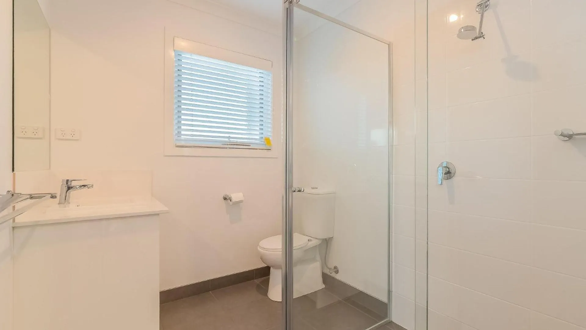 7 Boardwalk Boulevard, *