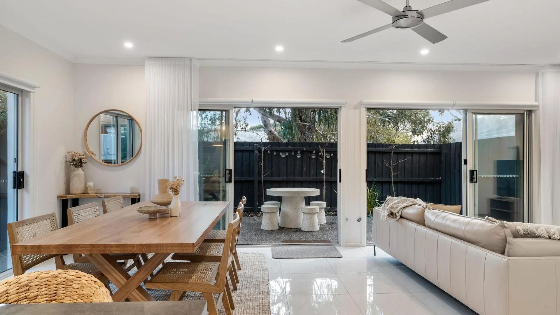 Chic Coastal Retreat 3 Bdr Close To Holiday home