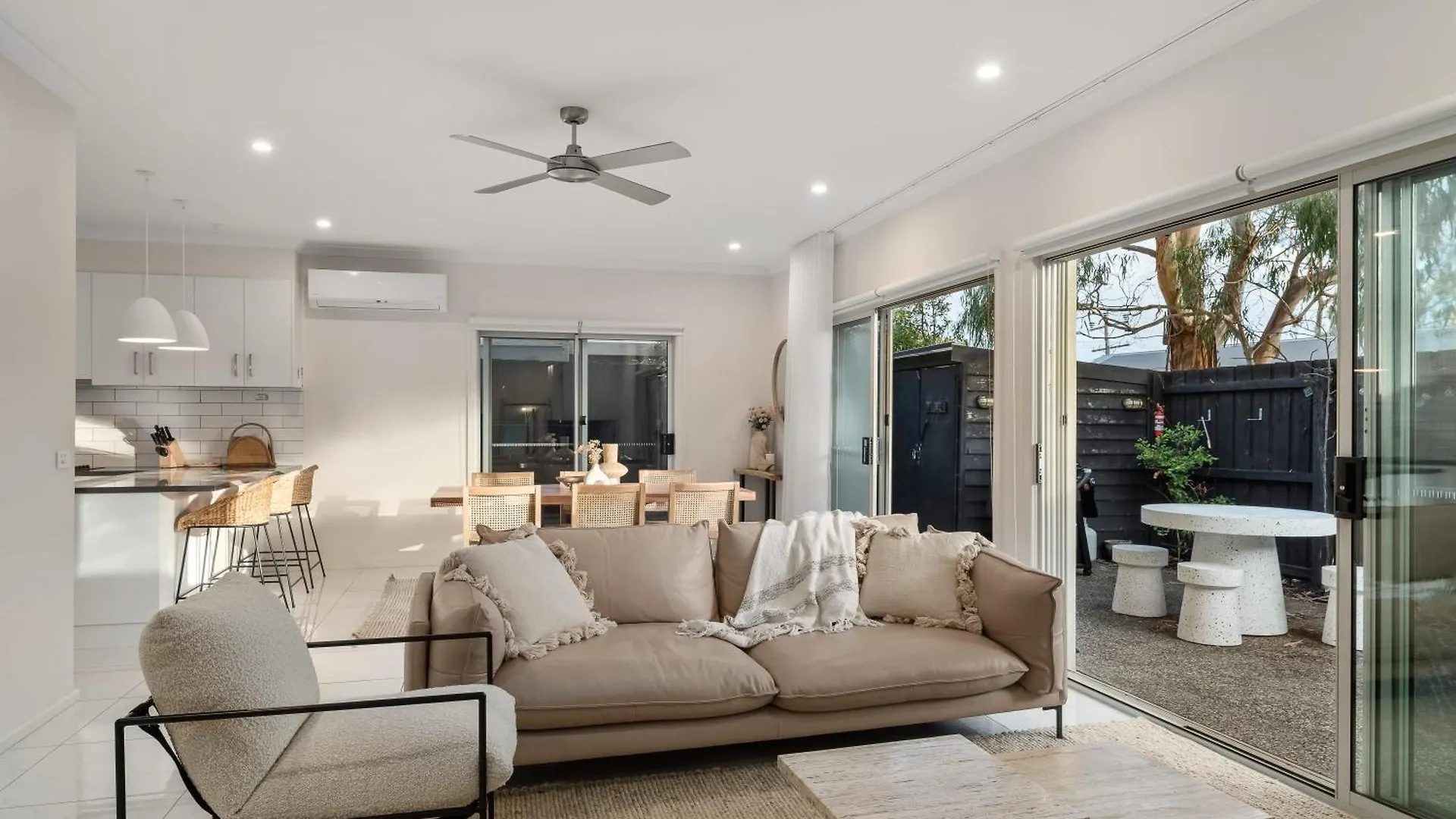 Chic Coastal Retreat 3 Bdr Close To Holiday home *