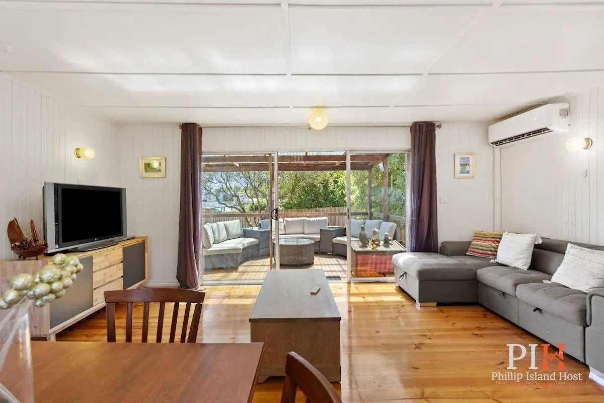 3 Bdr Cozy Retreat Close To Town Holiday home *