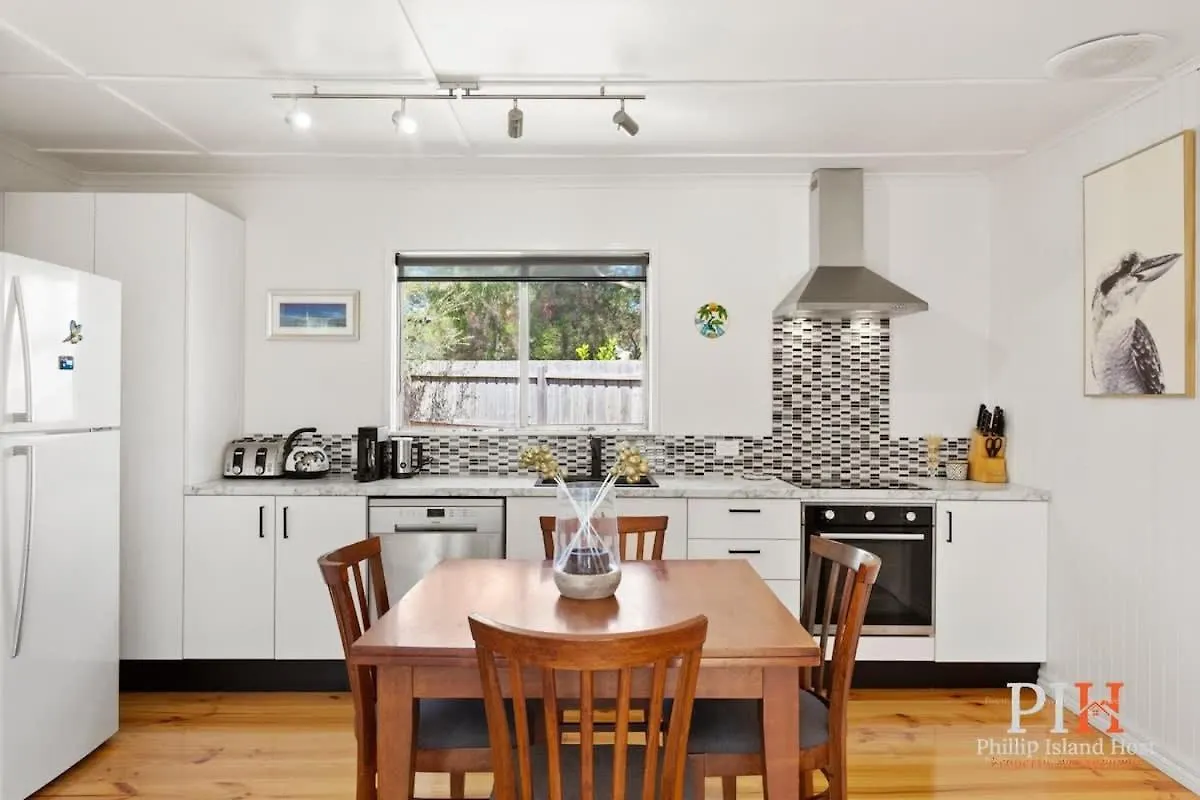 3 Bdr Cozy Retreat Close To Town Holiday home Cowes