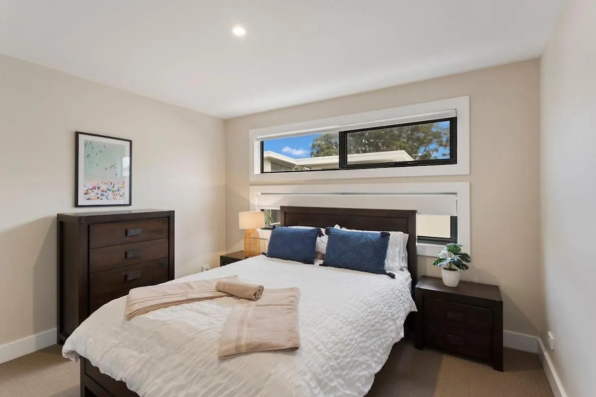 Stunning Luxury Townhome Walk To & Shops *