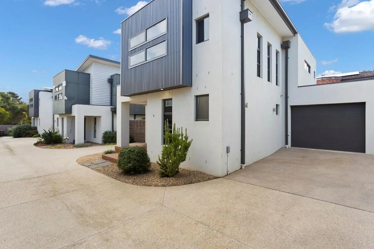 Stunning Luxury Townhome Walk To & Shops Cowes