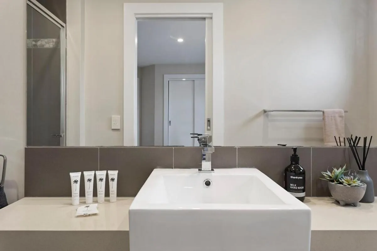 Stunning Luxury Townhome Walk To & Shops * Cowes