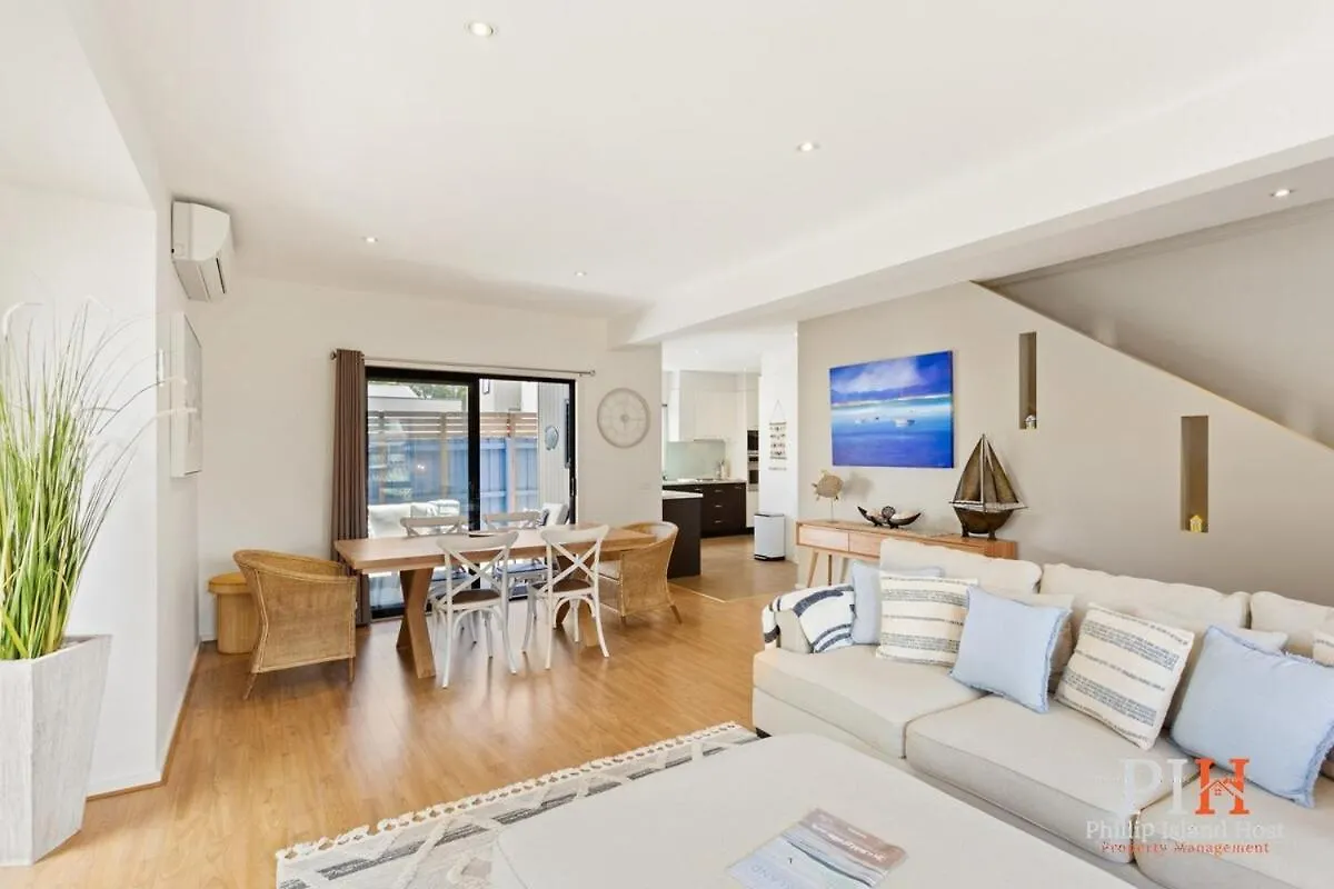 Holiday home Shearwater Close To