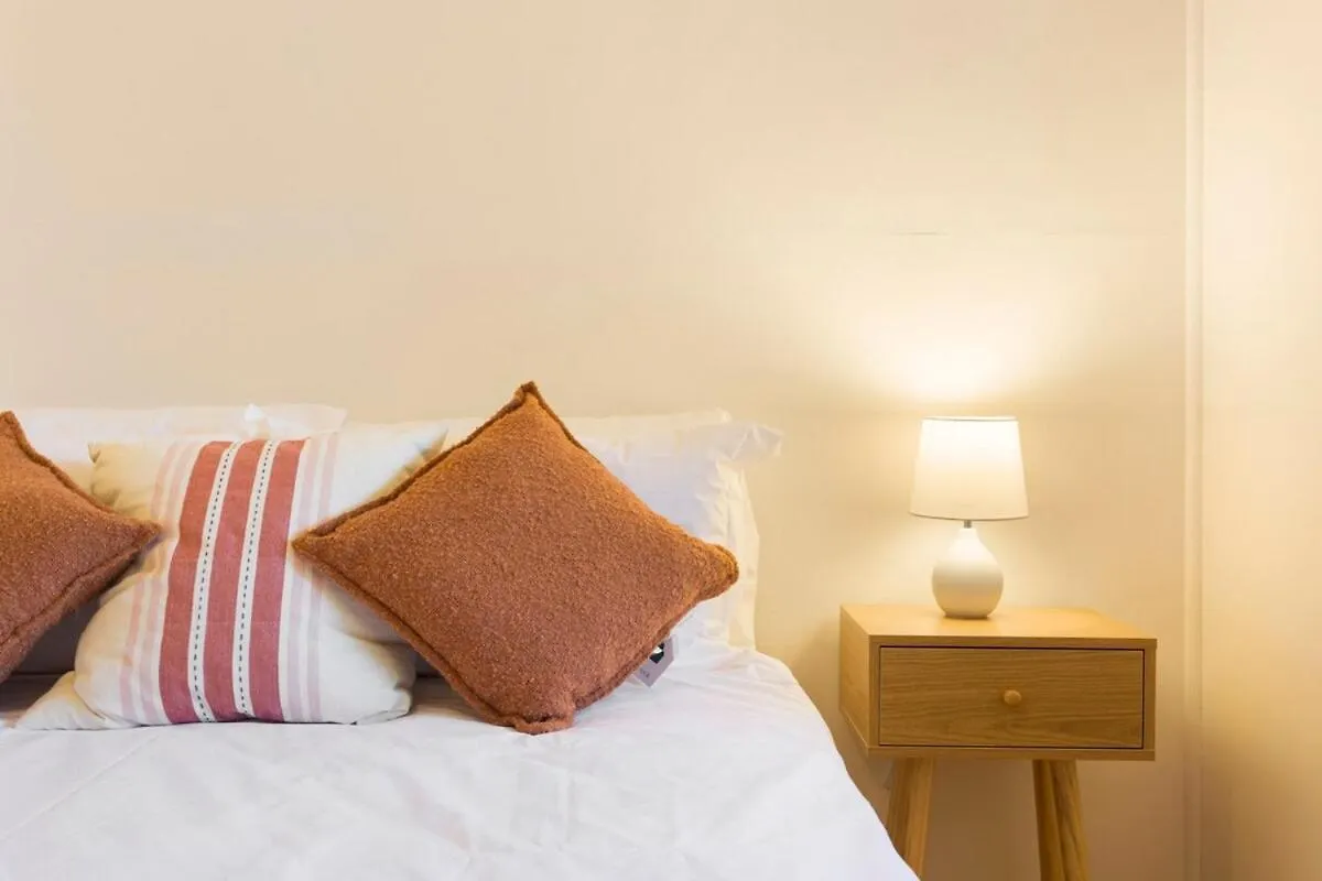 Tranquil House 3 Bed - 2 Bath Wi-fi * Cowes
