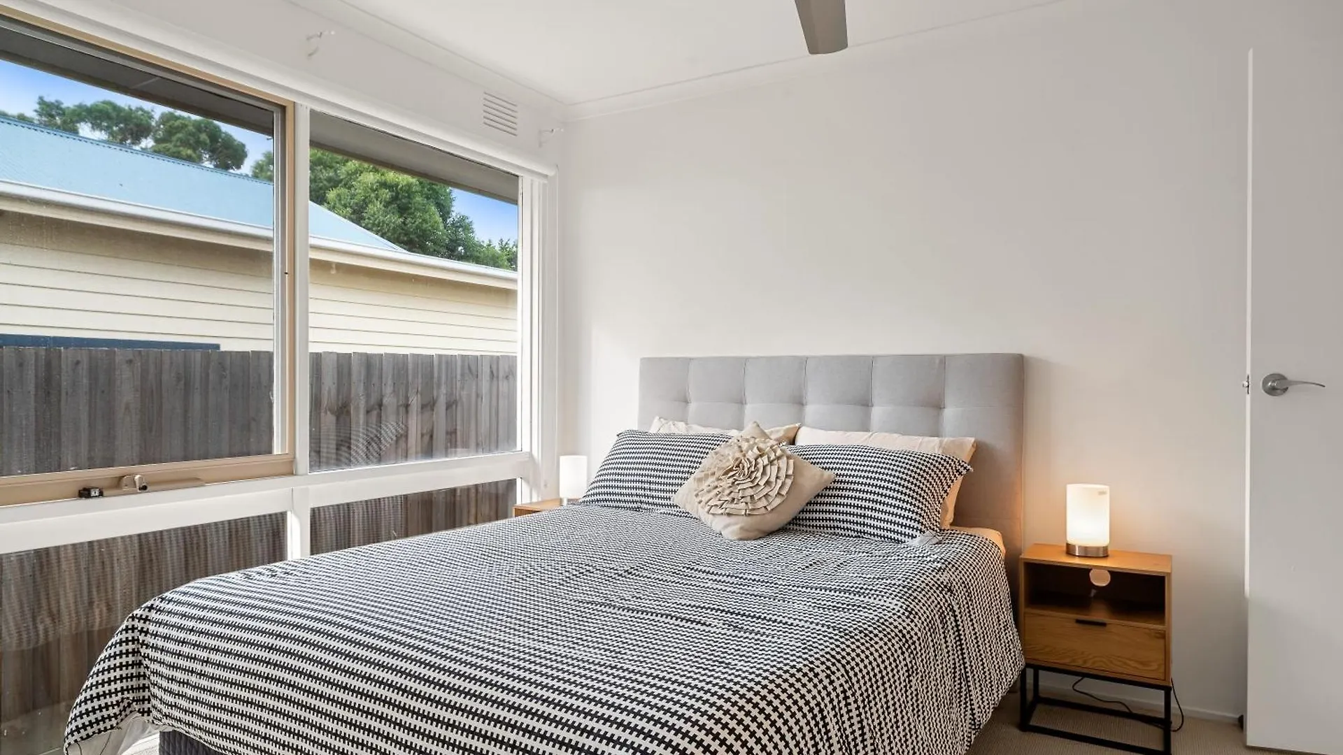 Retreat On Red Rocks Holiday home Cowes