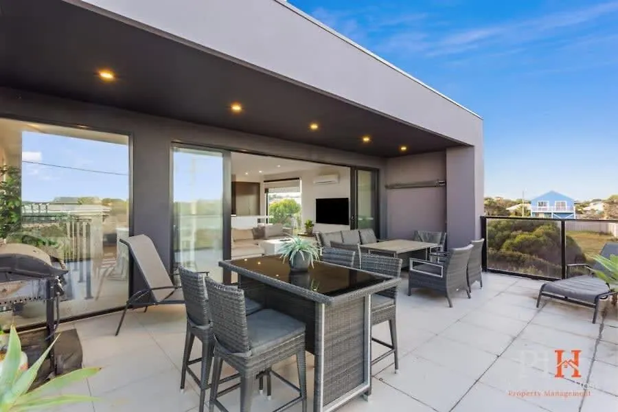 Luxurious Close To The Holiday home Surf Beach