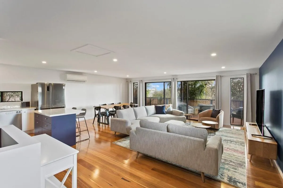Luxury Getaway In A Statement Steps To Holiday home