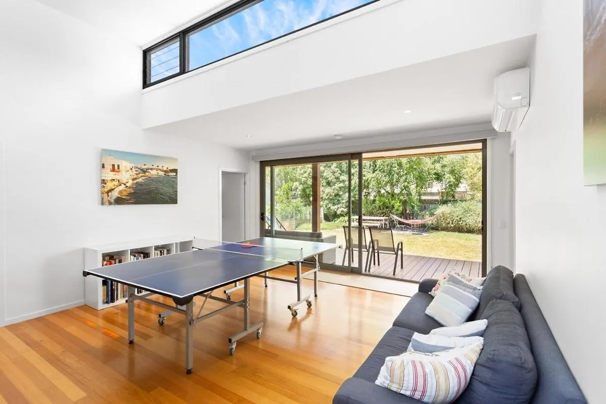 Holiday home 5br Modern House Oasis
