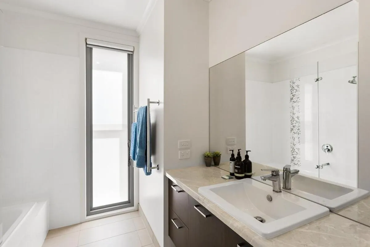 5br Modern House Oasis Cowes