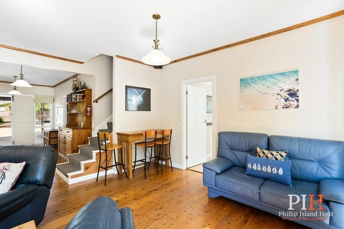 Sandy Bay Getaway W 4 Bdr Rhyll