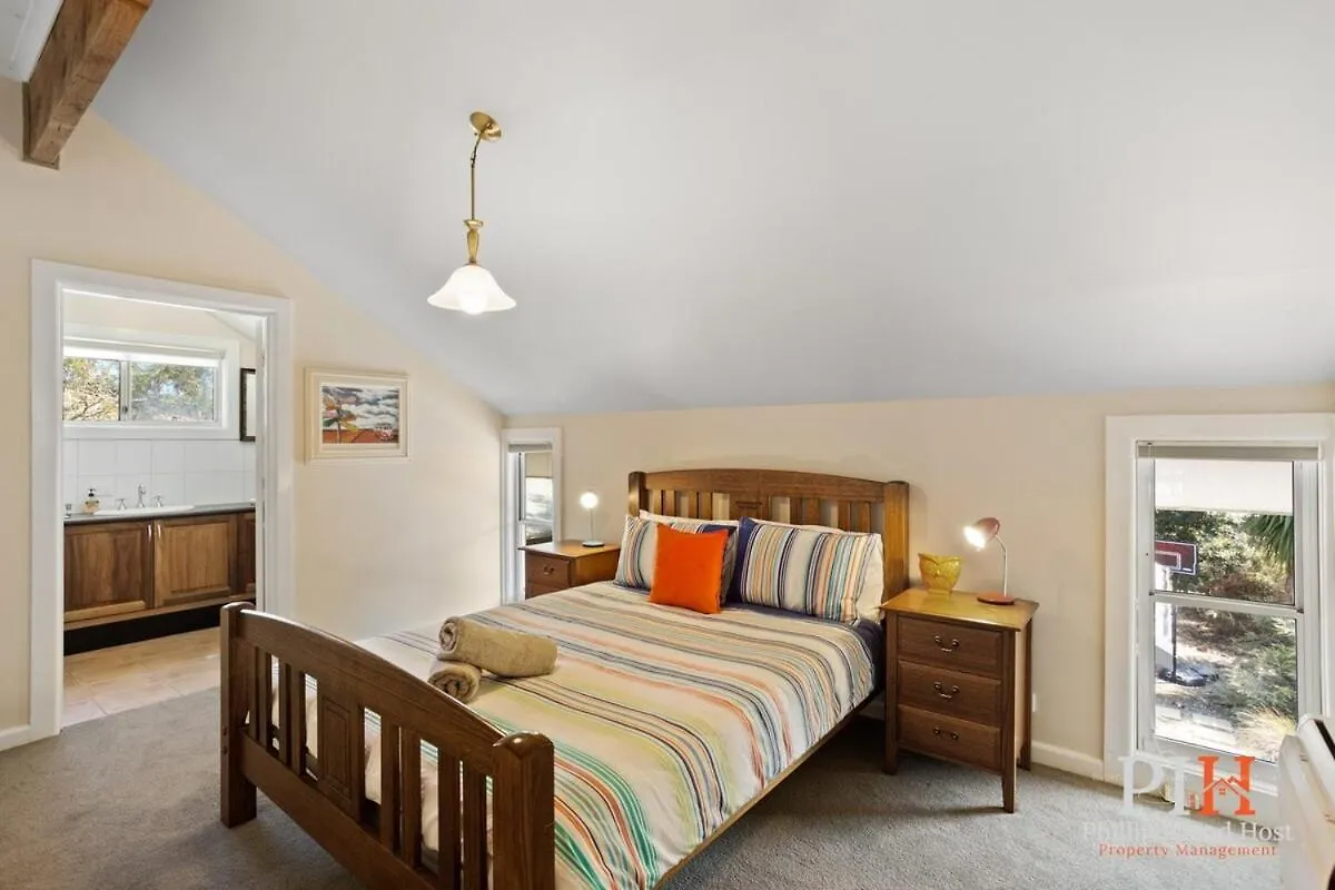 Sandy Bay Getaway W 4 Bdr Holiday home Rhyll