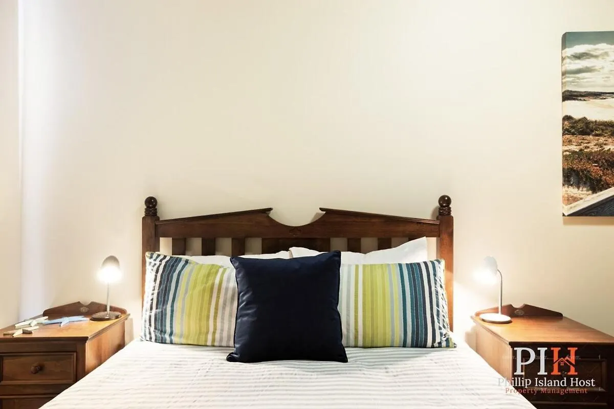 Sandy Bay Getaway W 4 Bdr Holiday home Rhyll