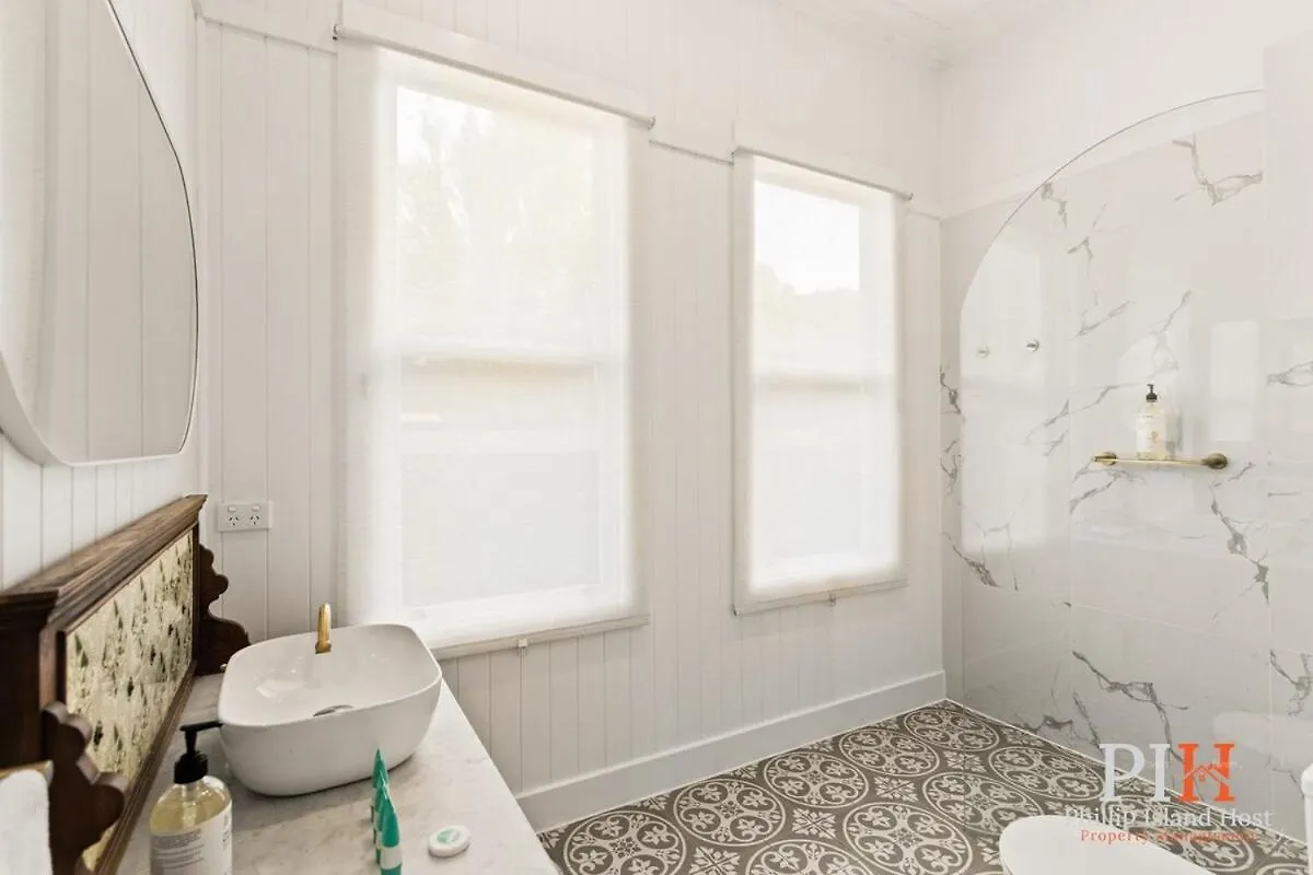 Charming 4 Bedroom Retreat * Newhaven