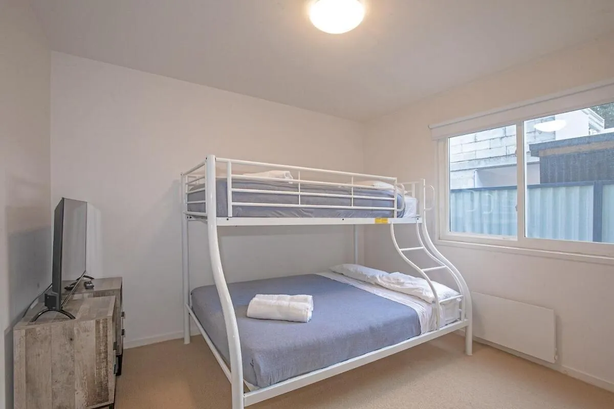 Spacious Coastal Retreat 5 Bdr Holiday home Cowes
