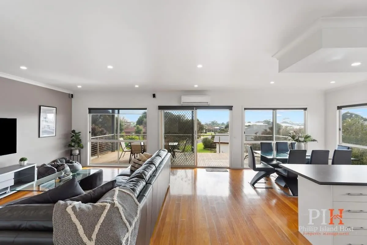 Spacious 4-bd In Sleeps 8
