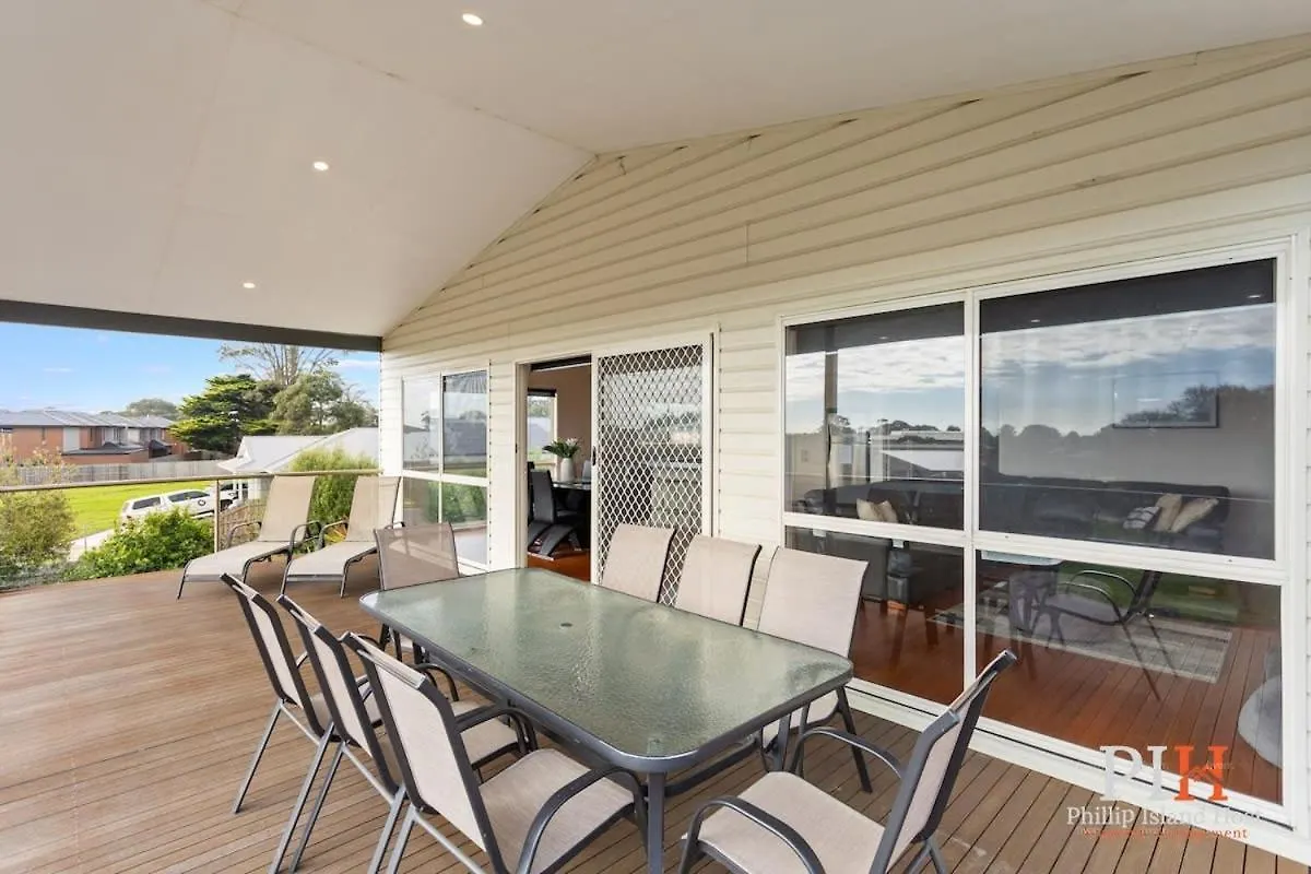 Spacious 4-bd In Sleeps 8 Holiday home