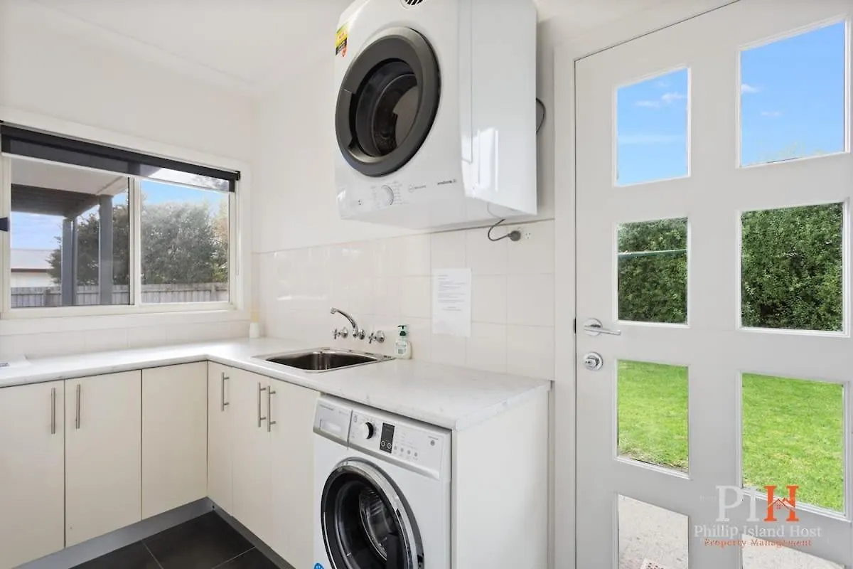 Spacious 4-bd In Sleeps 8 Holiday home Cowes