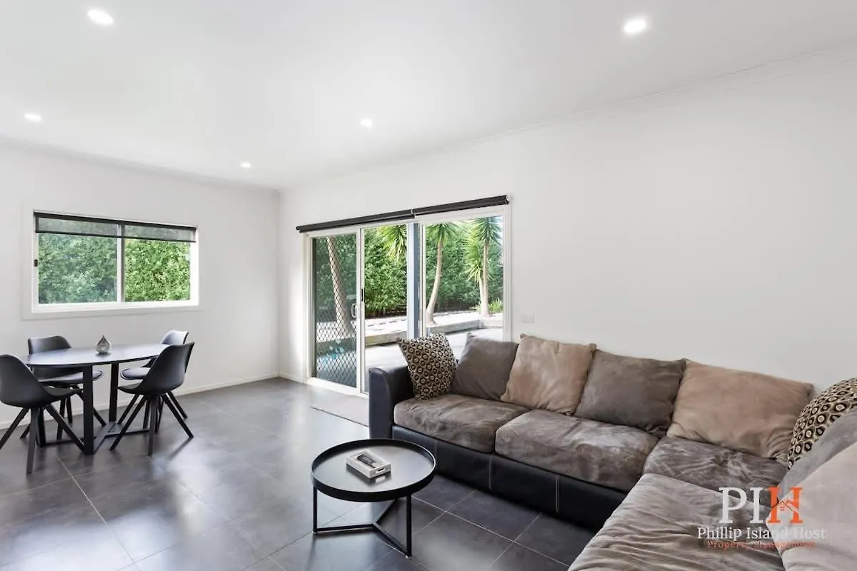 Spacious 4-bd In Sleeps 8 Holiday home
