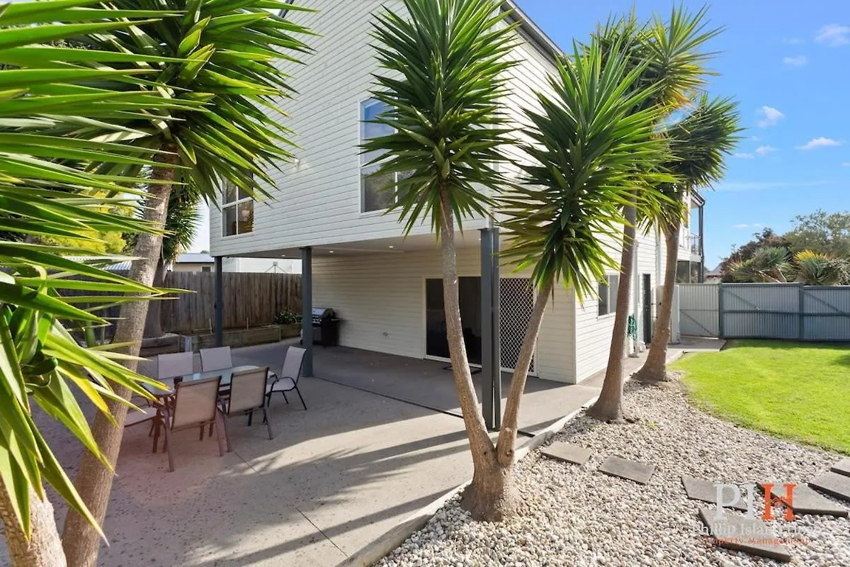 Spacious 4-bd In Sleeps 8 Holiday home Cowes