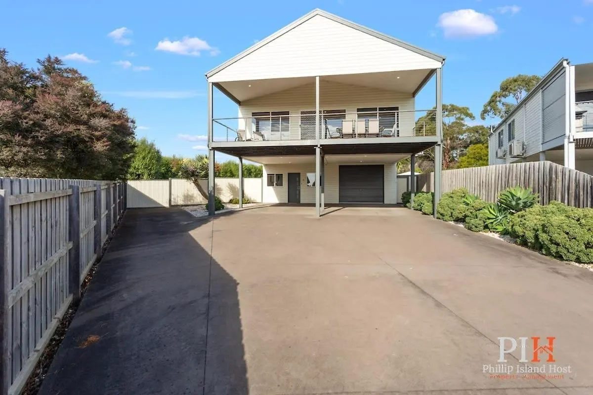 Spacious 4-bd In Sleeps 8 Holiday home