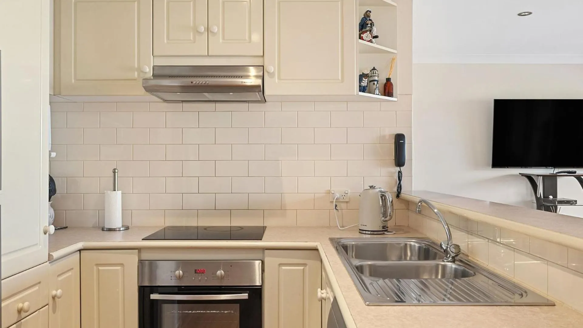 2 At 8-10 Forrest Avenue * Newhaven